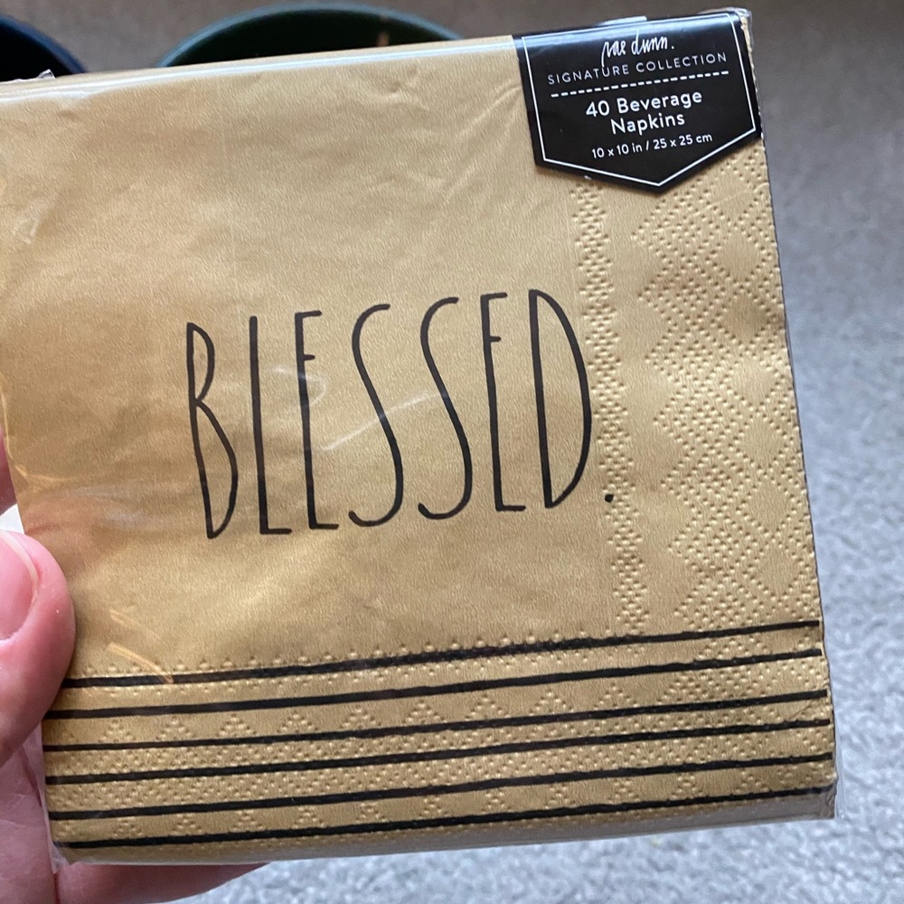🍸🆕Rae Dunn Beverage Sized Napkins🍸 - Picture 4 of 7